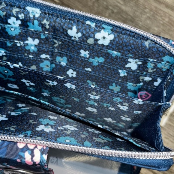 Vera Bradley Performance Twill Turnlock Wallet Cabbage Rose Cabernet NWT - Picture 7 of 7